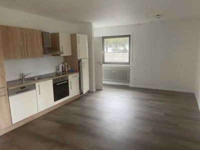 Erstbezug nach Sanierung mit Balkon und Einbauküche: Ansprechende 1,5-Zimmer-Wohnung in Laichingen