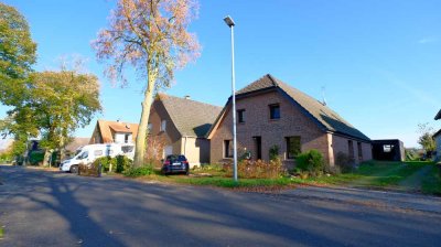 Ländlich gelegenes Einfamilienhaus mit Garage und Weitblick.