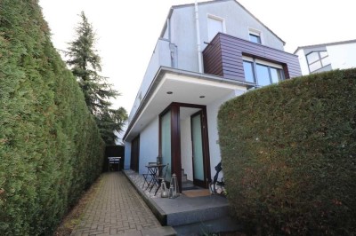 * EIN WOHNTRAUM in RANDLAGE VON DÜSSELDORF* 3 ZI Maisonette mit Stellplatz in  DD-Angermund