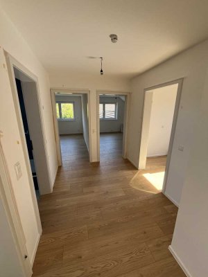 Frisch renovierte 5-Zimmer-DG-Wohnung in Offenburg/Zell-Weierbach mit EBK und Balkon