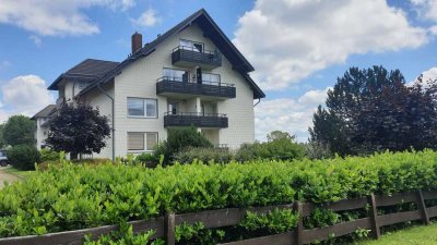 Freundliche und modernisierte 2-Raum-Wohnung mit geh. Innenausstattung mit Balkon und EBK