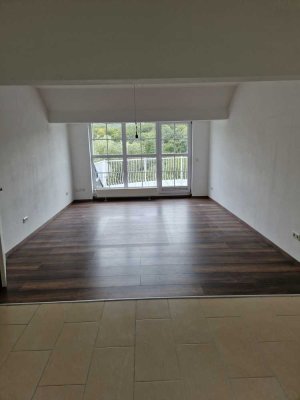 Ansprechende 4-Zimmer-DG-Wohnung mit Balkon in Ober-Mörlen / OT