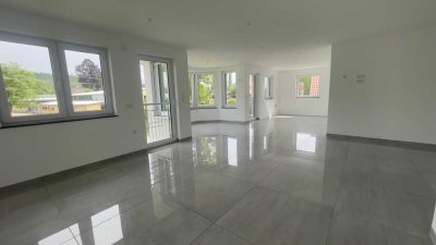 Schöne 4-Zimmer-Terrassenwohnung mit gehobener Innenausstattung mit Balkon in Aichstetten