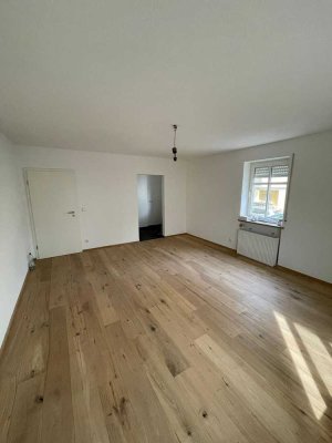 Exklusive 1-Raum-Erdgeschosswohnung mit EBK in Landshut Nikola