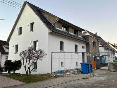 2 Zim. Neubauwohnung im EG oder DG mit großzügigem Balkon, geringen Nebenkosten