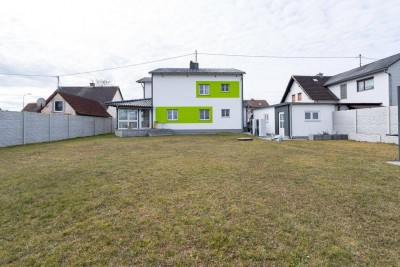 Traumhaftes Mehrfamilienhaus mit großzügigem Garten in Marchtrenk - Ihr neues Zuhause wartet!