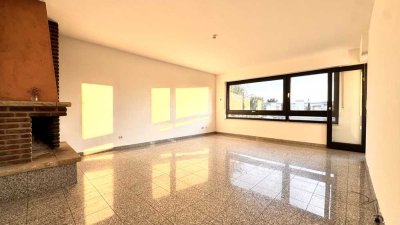 Penthouse-Wohnung mit herrlicher Sicht über Düsseldorf, offenem Kamin und Loggia