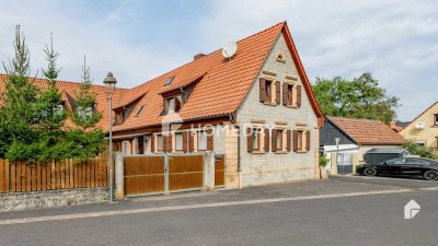 Vielseitiges Wohnkonzept: Historisches Gebäude kombiniert mit einem modernen Anbau in Seinsheim