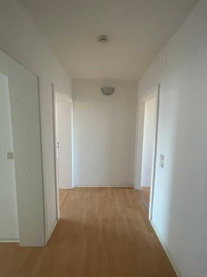 Große 3 - Zimmer-Wohnung mit Balkon