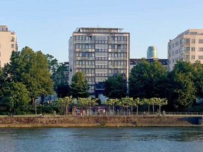 Sachsenhausen Mainufer: Möbliertes, klimatisiertes Penthouse mit Dachterrasse