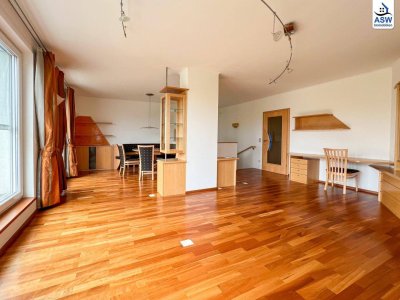 Tolle, klimatisierte Maisonette-Wohnung mit 3 Schlafzimmern, 2 Badezimmer, Küche, Dachterrasse und Balkon