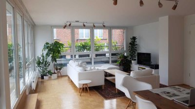 Stilvolle 2-Zimmer-Penthouse-Wohnung mit gehobener Innenausstattung mit Einbauküche in Köln Mülheim