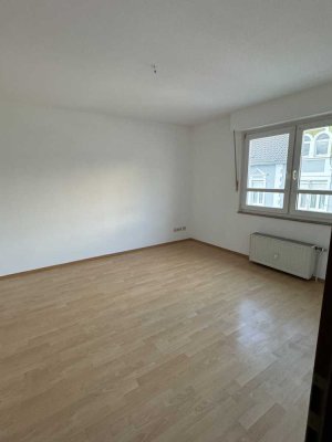 +++ Ideal geschnittene 3 Zimmer Wohnung, Balkon, Tageslichtbad, Innenstadtnähe +++