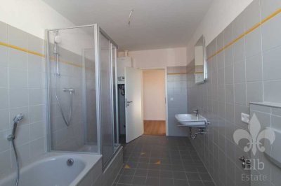 Individuelles Appartement im Dachgeschoss mit Einbauküche, Balkon und Tageslichtbad in Stadtfeld OST