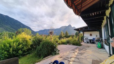 Wohnhaus in Plateaulage mit Dachsteinblick