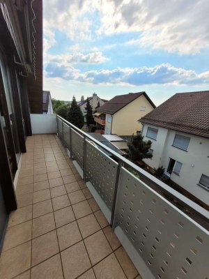 Große Dachgeschoßwohnung mit Balkon und Garage zu verkaufen