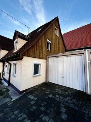 Charmante Doppelhaushälfte im Altbau – Grundsaniert mit nettem Aussenbereich & Garage – ab 15.01.25