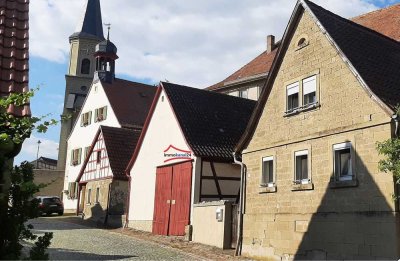 Einfamilienhaus mit Nebengebäude - kein Denkmalschutz - in 97342 Seinsheim