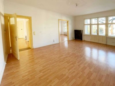 Ideal geschnittene, bezugsfreie 
3-Zimmer-Wohnung 
mit 2 Balkonen und Garten