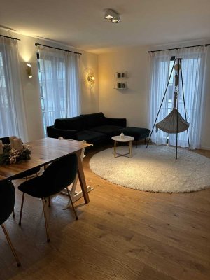 Moderne 4-Zimmer-Wohnung mit Tiefgarage, Aufzug, 2 Balkonen und E-Ladestation im Nordend*