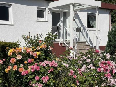 Gut aufgeteilter, heller Bungalow in direkter Feldrandlage zum Sofortbezug