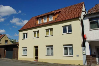 * Wohnhaus im Stadtkern von Burgdorf * - großzügige Immobilie mit Nebengebäuden u Garage