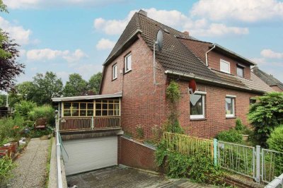 Zögern Sie nicht: Renovierungsbedürftige Doppelhaushälfte mit Garten und Garage