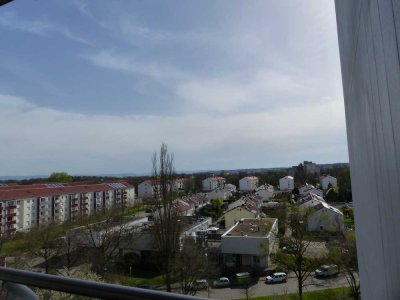 Riesige Wohnung mit beherrschender Aussicht. KFZ-Platz. FREI!