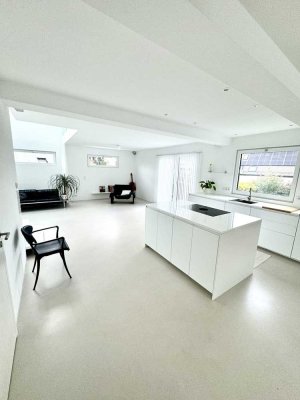 Exklusive 4-Zimmer-Maisonette-Wohnung mit lux. Innenausstattung mit Balkon und EBK