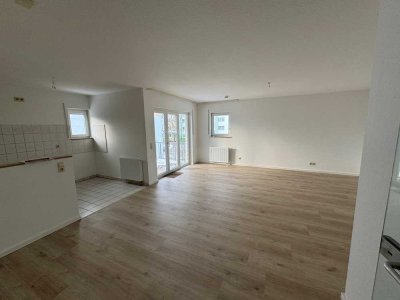 Helle 2-Zimmer-Wohnung mit Balkon in Neuseddin