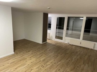 Erstbezug nach Modernisierung Exklusive 1-Zimmer-Wohnung mit Balkon und EBK in Augsburg