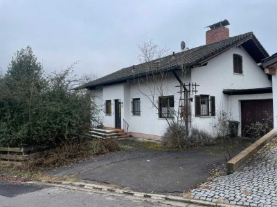 Brück Immobilien - Herrlicher Bergblick - ruhige Lage - Einfamilienhaus mit 772 m² Grund