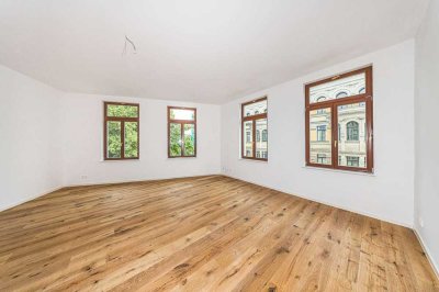 Mit Süd-Balkon & 2 Bädern: Große 5-Zimmer-Kapitalanlage in frisch saniertem Altbau