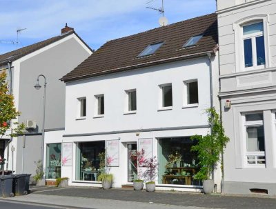 Hennef-Zentrum: Wohn- und Geschäftshaus in guter Citylage