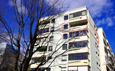 RENOVIERER ACHTUNG! HELLE, GERÄUMIGE DREIZIMMERWOHNUNG, SÜDBALKON