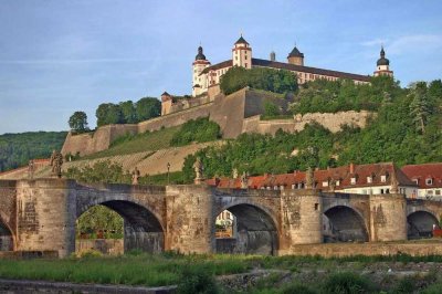 Helle möblierte 2-Zimmerwohnung in Würzburg/Altstadt