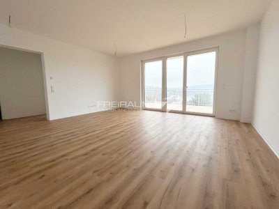 FREIRAUM4 +++ Neubau 3-ZKB-Wohnung mit Balkon, Stellplatz und Panoramablick!