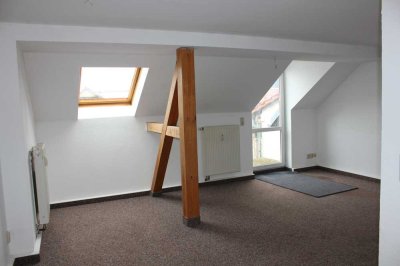 2-Raumwohnung im DG mit Balkon im Stadtzentrum