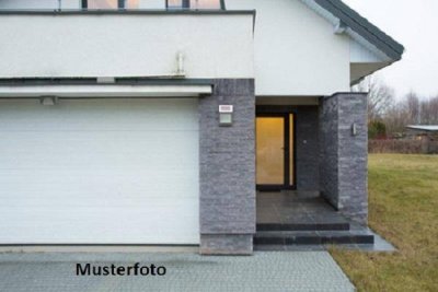 +++ Einfamilienhaus mit Garagen +++