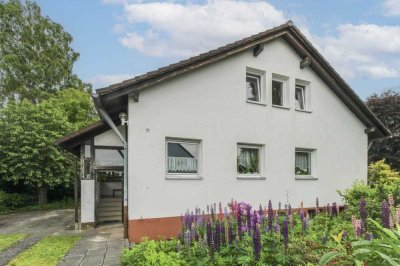 Gartenidylle in Eckental: Großes EFH mit Renovierungsbedarf in Bestlage