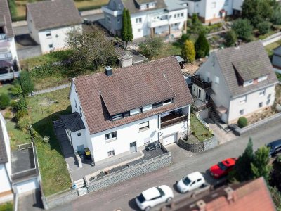 Modernisiertes Zweifamilienhaus mit Außenanlage - ohne Provision