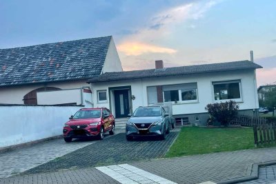 Hier werden Familienträume wahr! Großzügiges Einfamilienhaus mit Einliegerwohnung und Garten in bege