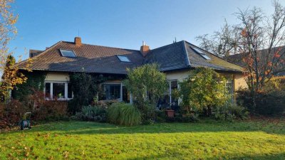 Sonniges ruhiges 6-Zi.-Einfamilienhaus in Fürth-Unterfürberg komplett eingewachsen mit gr. Terrasse