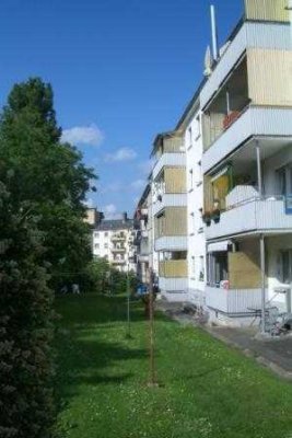 Charmante, gut geschnittene 3 Zimmer Wohnung in beliebterStadtlage - Dielen, Balkon, EBK