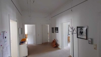 Schöne 5-Zimmer-Wohnung mit Balkon und Einbauküche in detmold