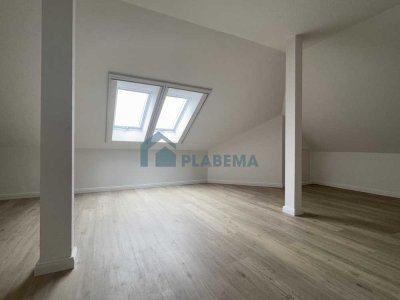 Penthouse trifft auf Maisonette: Renovierte 4-Zimmer-Wohnung mit Einbauküche & privater Dachterrasse