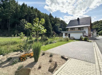 Wunderschöne 3-Raum-EG-Wohnung komplett saniert mit  Terrasse und Garten