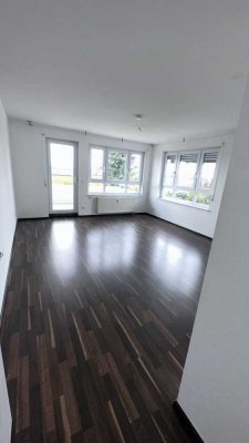 3-Zimmer-Wohnung mit toller Aussicht, hochwertiger Einbauküche, WZ, KiZi, Bad, WC (provisionsfrei)