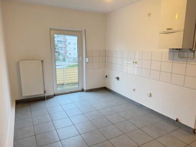 * Nahe STADTPARK + BAHNHOF * 3. OG * Balkon * Laminat * kleines Bad aber mit Fenster *