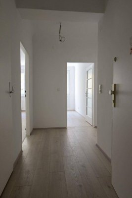 renovierte 2 Zimmer Wohnung in ruhiger Seitenstraße